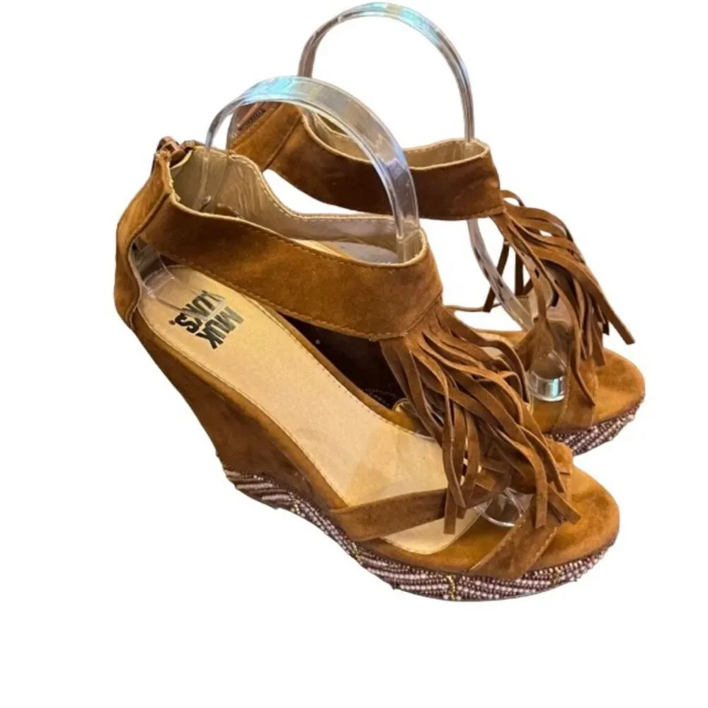MUK LUKS Women's Faux Suede Wedge‎ Open Toe Sandal W/Fringe and Beading Size 9.5